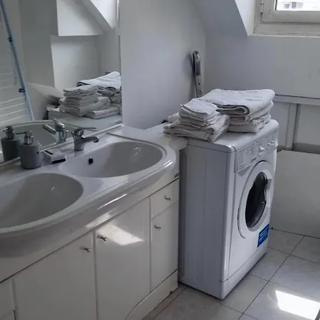 Spacieux Apparemment Au Centre De Chic Appartamento